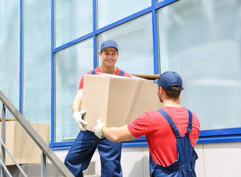 Careful handling of household furniture for local storage in Hernehill